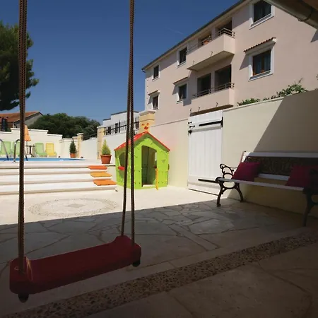 Gorgeous In Brodarica With Kitchen Holiday home *