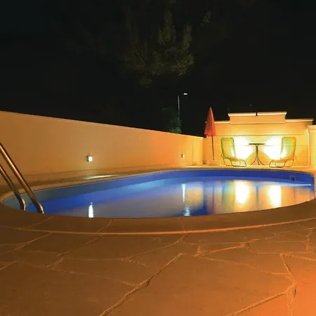 Gorgeous In Brodarica With Kitchen Holiday home