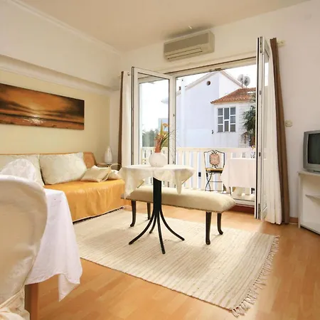 Holiday home Gorgeous In Brodarica With Kitchen