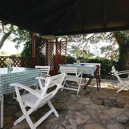 Gorgeous In Brodarica With Kitchen Holiday home