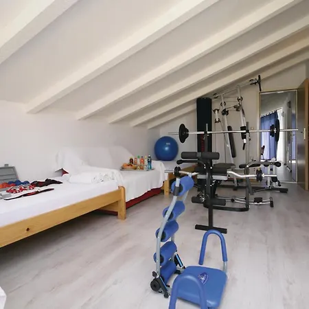 Holiday home Gorgeous In Brodarica With Kitchen *