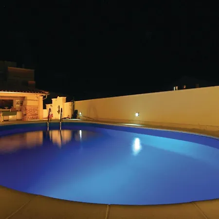 Дом отдыха 2 *