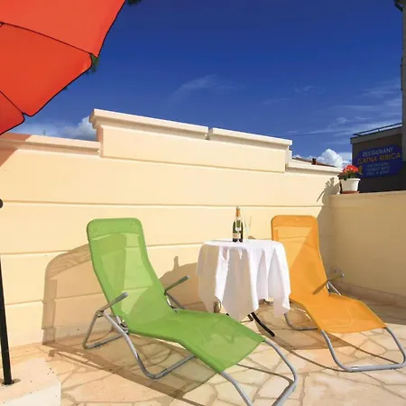 Gorgeous In Brodarica With Kitchen Holiday home