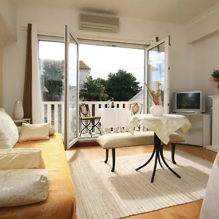 Gorgeous In Brodarica With Kitchen *