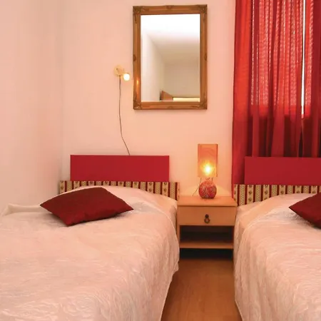 Holiday home Gorgeous In Brodarica With Kitchen *