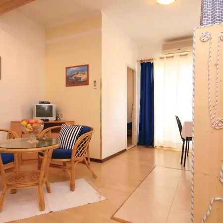 Дом отдыха 2 *