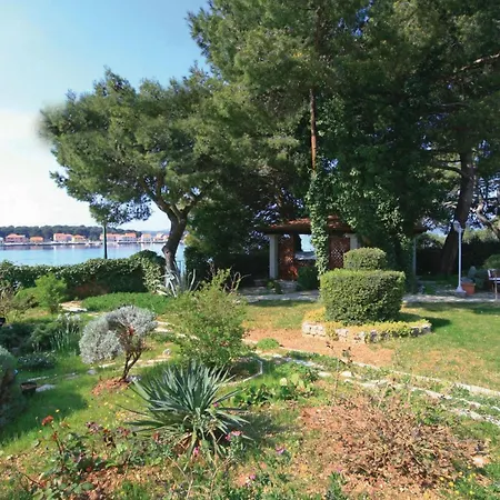 Holiday home Gorgeous In Brodarica With Kitchen