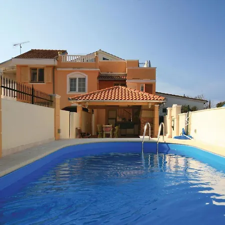 Gorgeous In Brodarica With Kitchen Holiday home